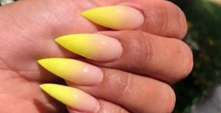 stiletto shaped nails