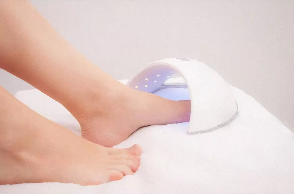 How long does it take to dry a toenail under UV light?